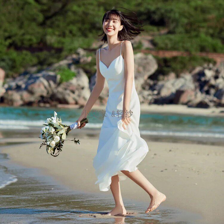 韩式吊带缎面轻婚纱简约领证登记旅拍外拍出门纱小礼服日常小白裙