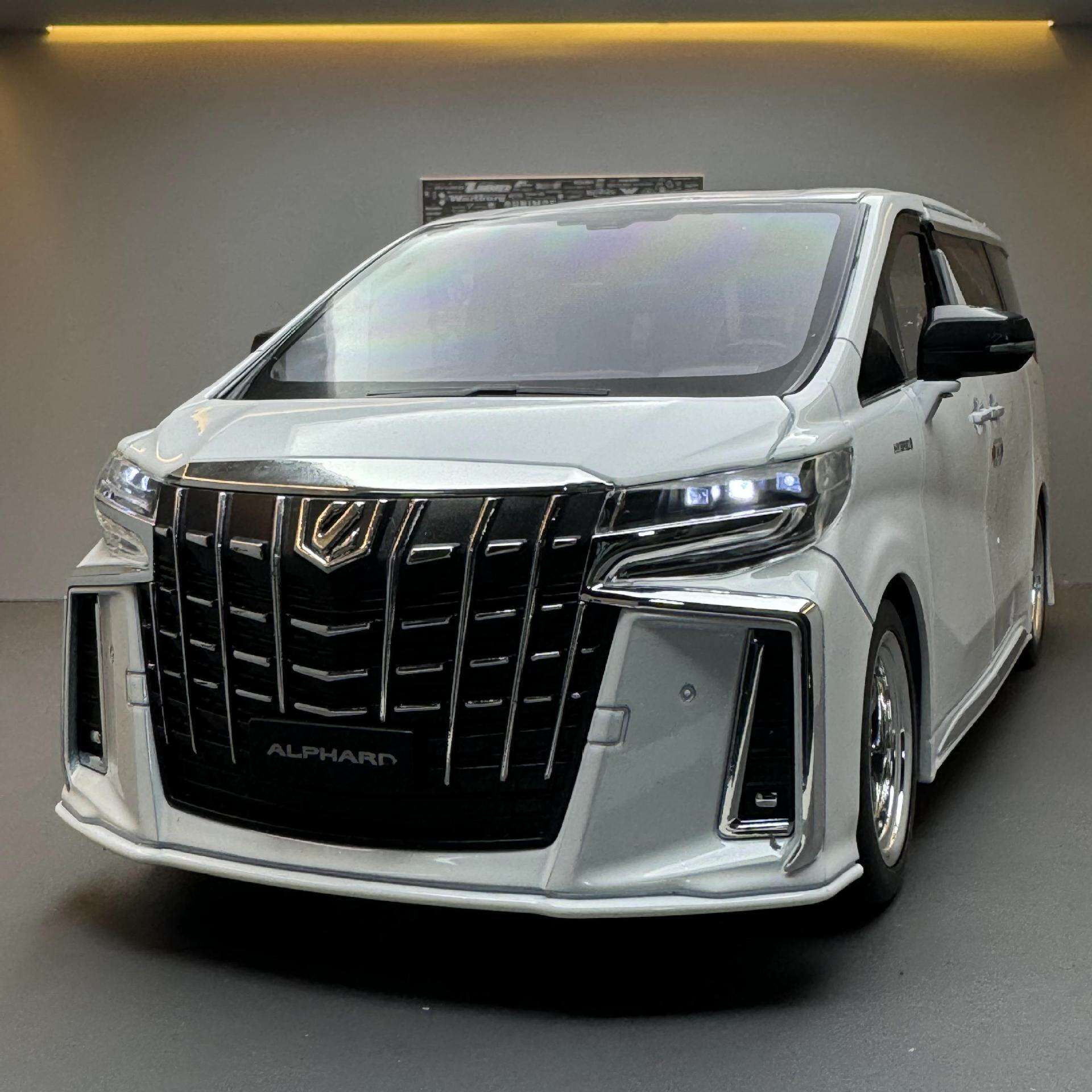 奇艺合金车模1:18丰田埃尔法双电动门带声光玩具汽车音乐模型摆件