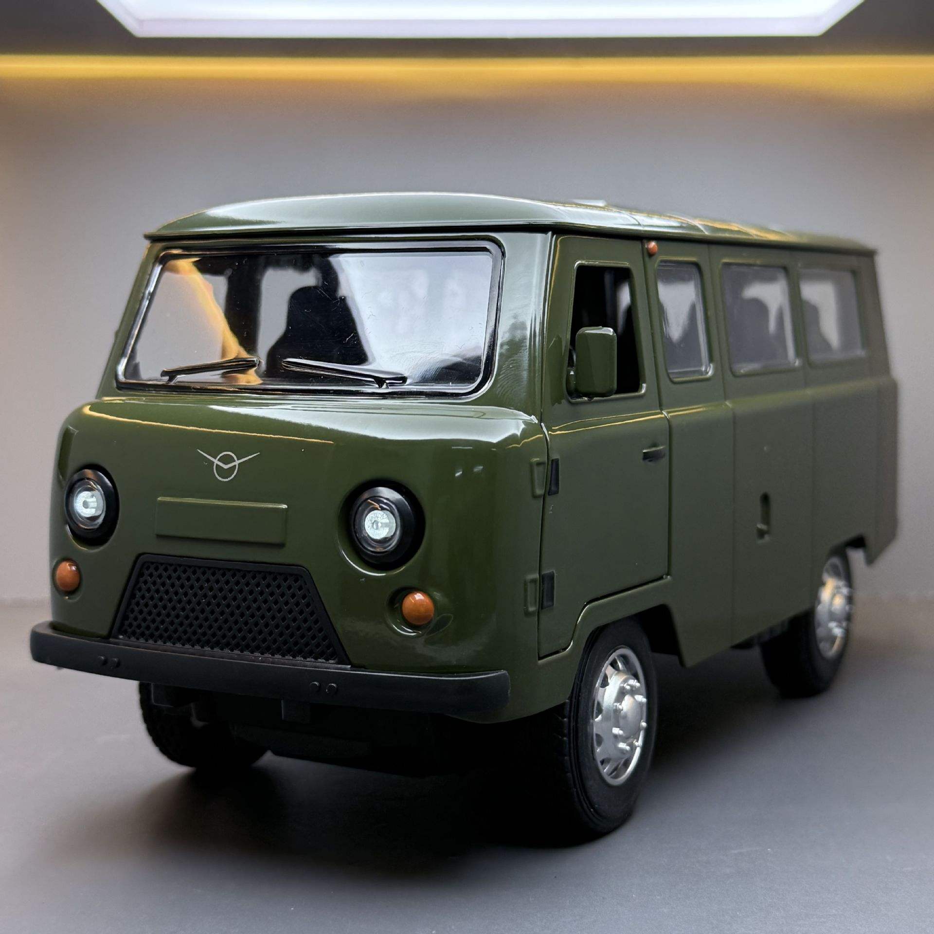 新款车致合金车模1:18俄罗斯瓦兹旅行者汽车声光玩具模型摆件