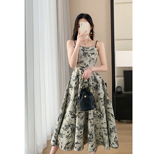 国风水墨画吊带连衣裙女2025夏季新款复古花色收腰独特小花边长裙