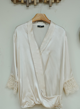 【现货】2025夏季新款时尚气质蕾丝拼接醋酸缎面衬衫女宽松A20329