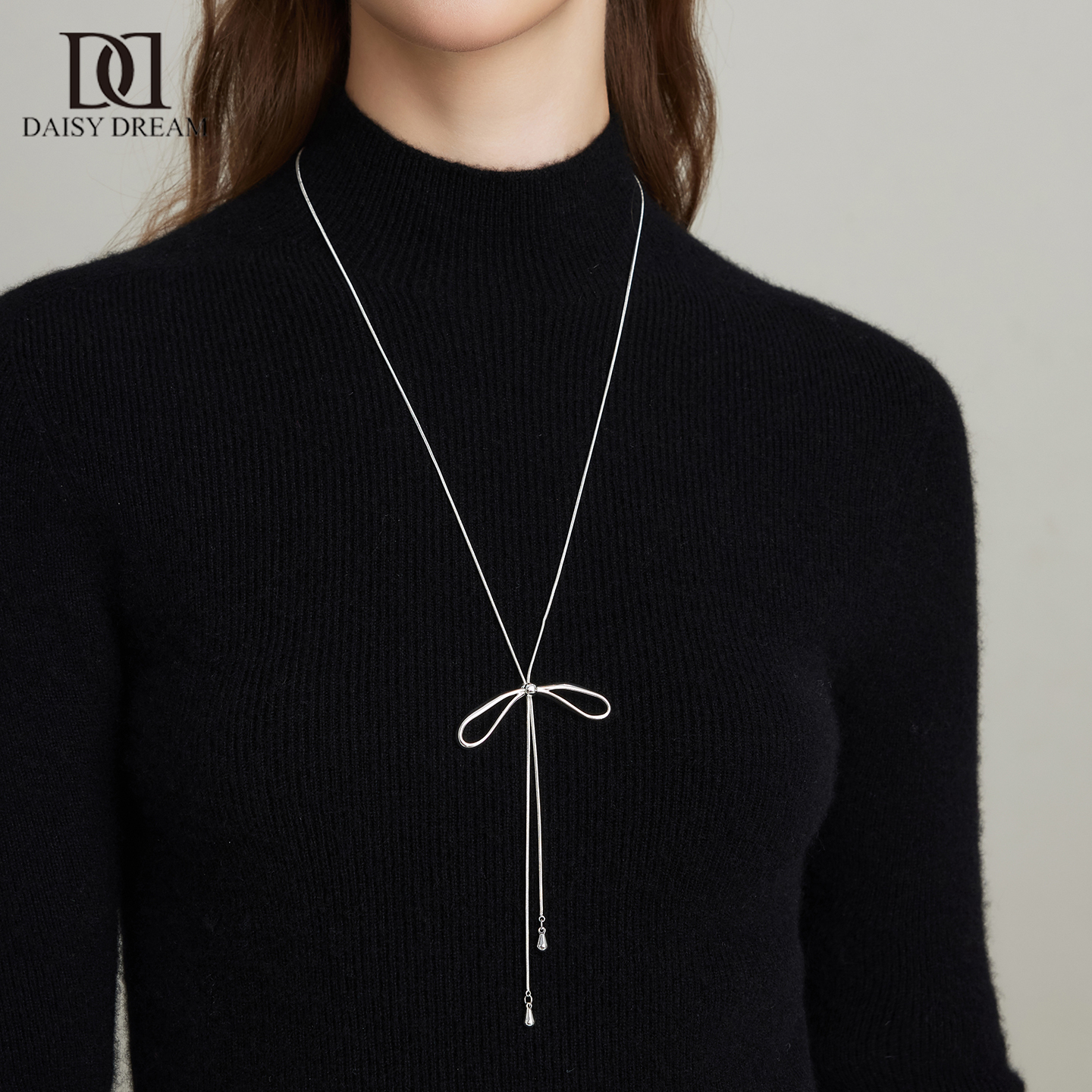 银色蝴蝶结吊坠项链长款高级感