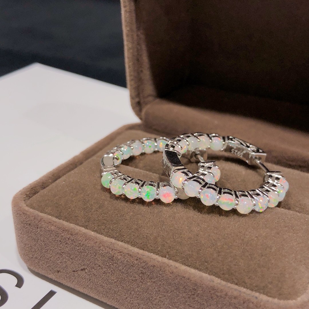 星赞轻奢珠宝S925银镶嵌约2.4克拉天然澳宝欧泊欧美风耳环精致款