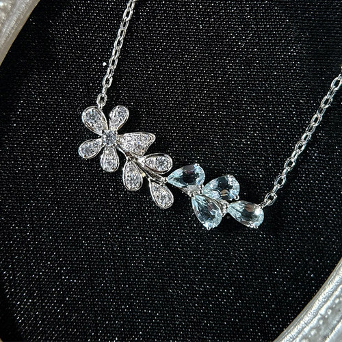 星赞轻奢珠宝S925银镶约0.75克拉天然海蓝宝精致柔美立体花朵项链