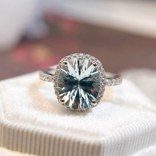 星赞轻奢珠宝S925银镶约3.1克拉天然海蓝宝千禧切大主石精致戒指