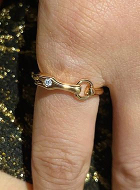 轻奢主义简约大气的马头戒指