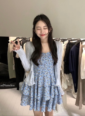蓝色碎花吊带短款连衣裙女2023夏季新款V领宽松百搭蛋糕a字裙子