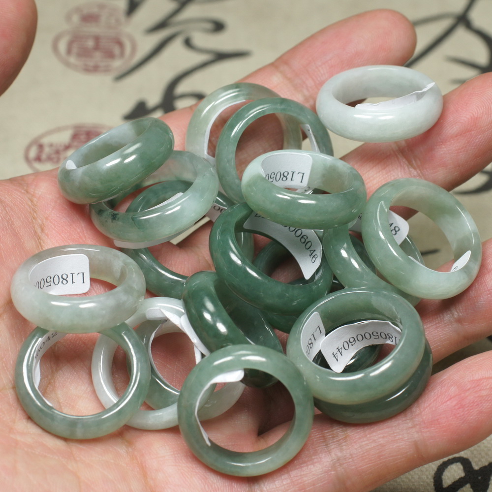 翡翠白底油青芙蓉种素戒指圆环