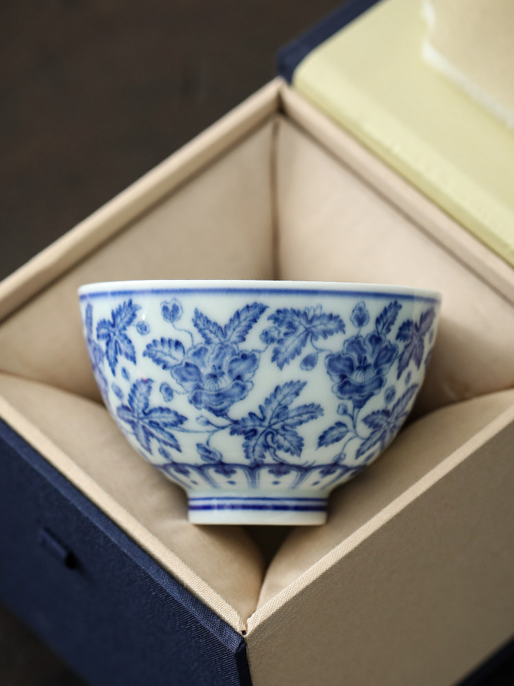 白瓷青花秋葵陶瓷茶杯，大师杯，单杯，个人高端香杯，家用茶杯