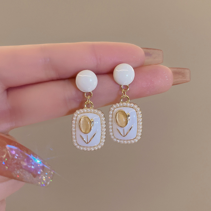 合金仿珍珠耳饰  小众设计感耳钉2024新款轻奢ins可爱温柔仙气耳