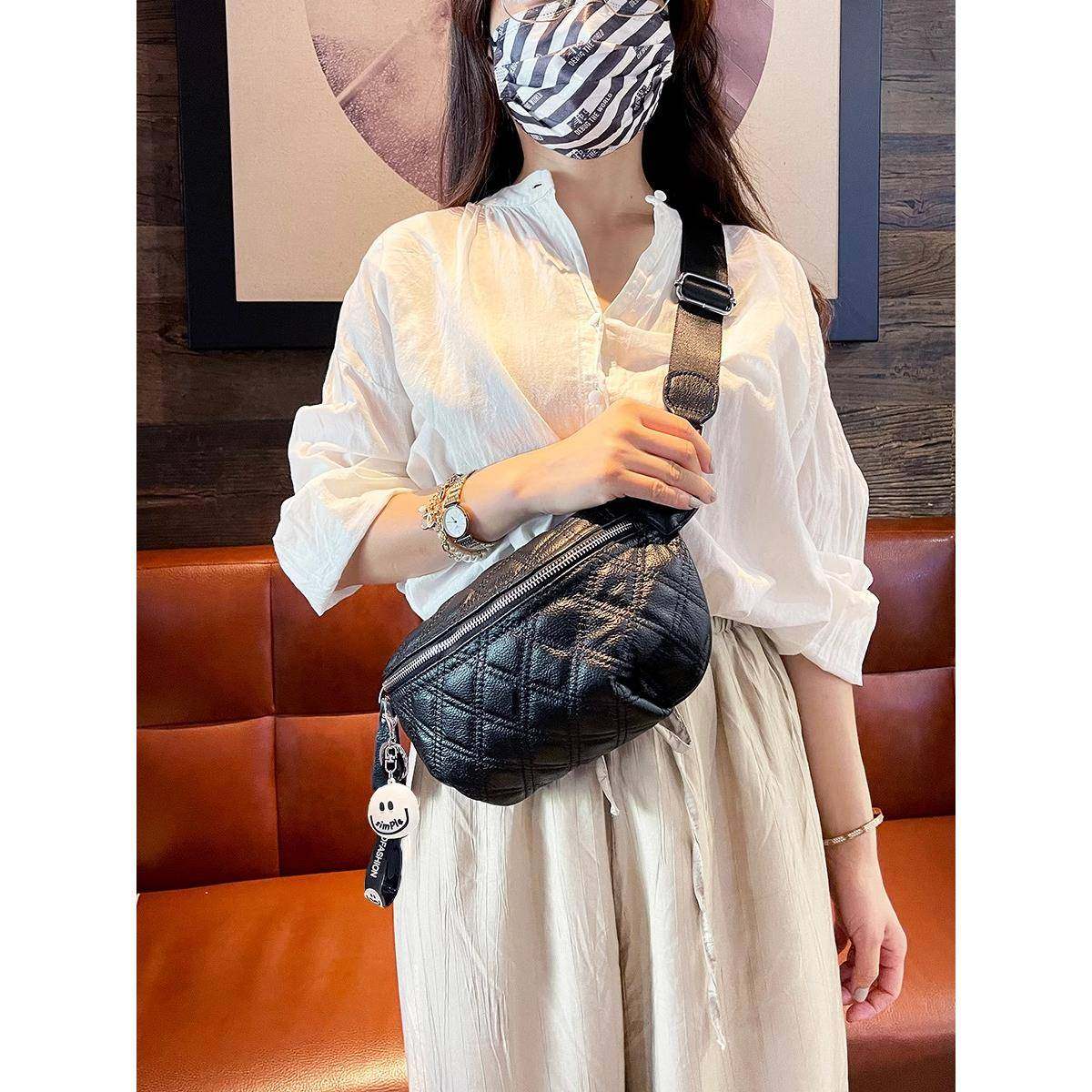 香港专柜代购牛皮胸包女休闲斜挎腰包潮ins高级感百搭单肩马鞍包,箱包皮具/热销女包/男包,胸包,淘宝优惠券,粉丝福利购,淘宝优惠卷