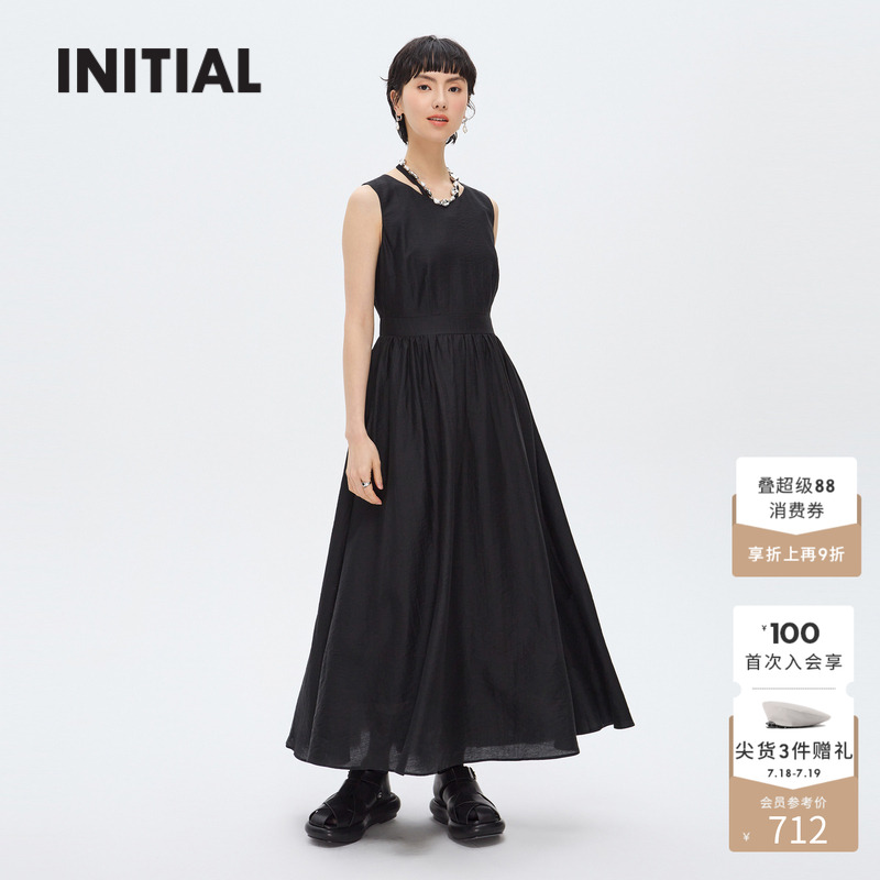 initial无袖连衣裙小黑裙