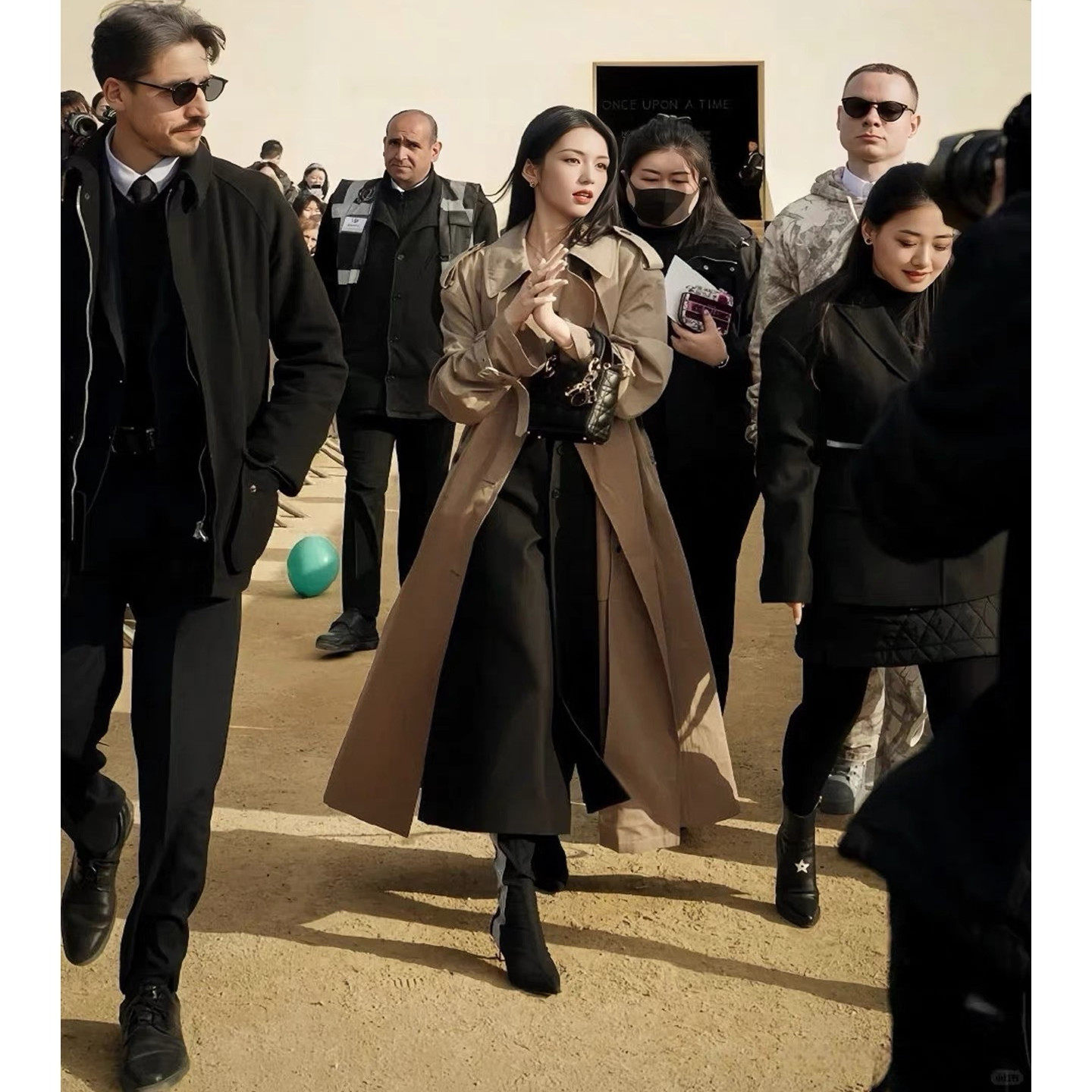 周也同款英伦风卡其色时尚风衣外套女春秋廓形中长款双排扣大衣