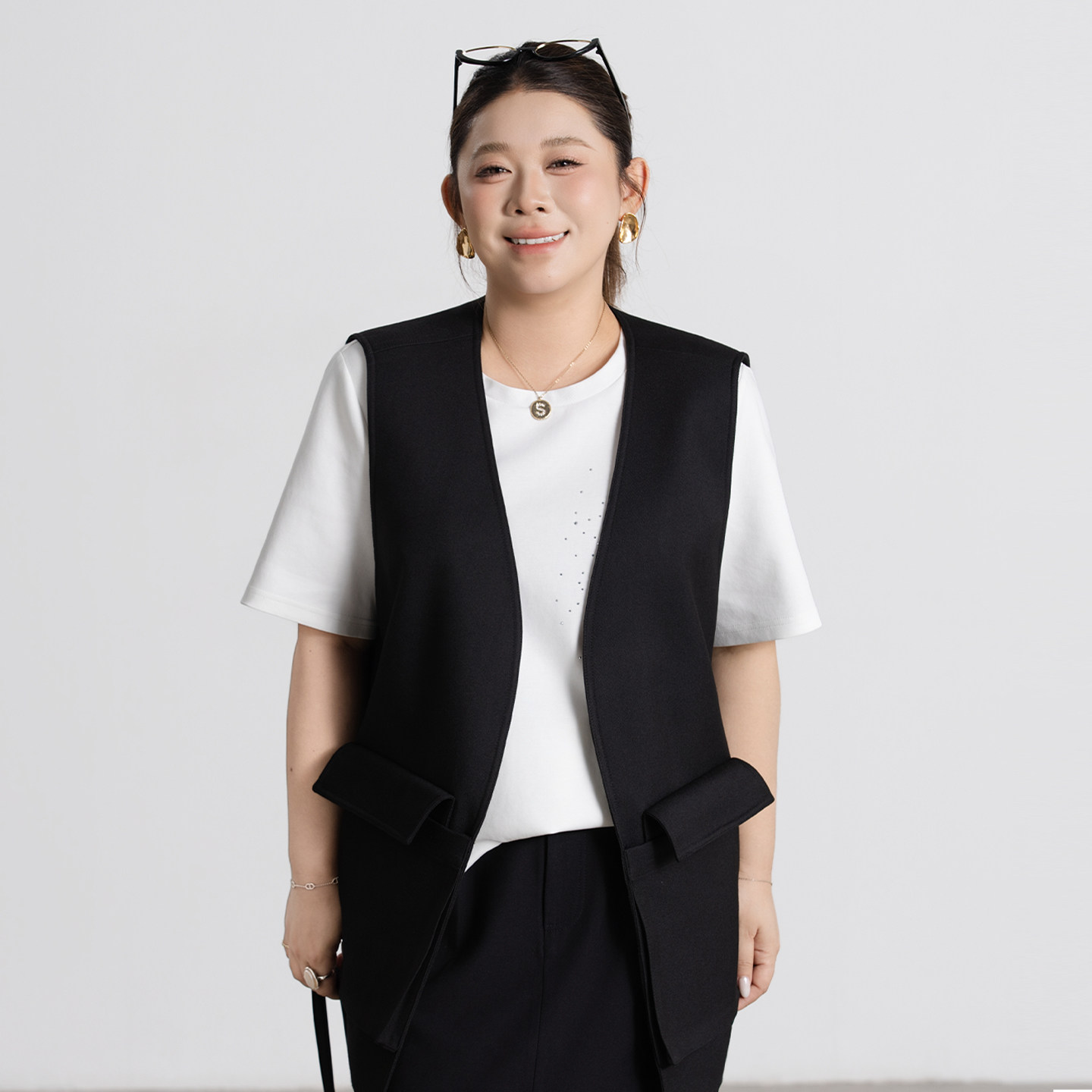 大码女装口袋西装马甲2026春季新款胖mm宽松显瘦气质马夹无袖外套