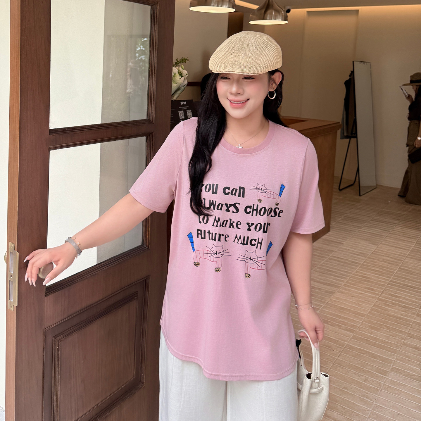 大码女装猫咪印花雪花棉T恤凉感2026夏新款胖mm正肩中长短袖上衣