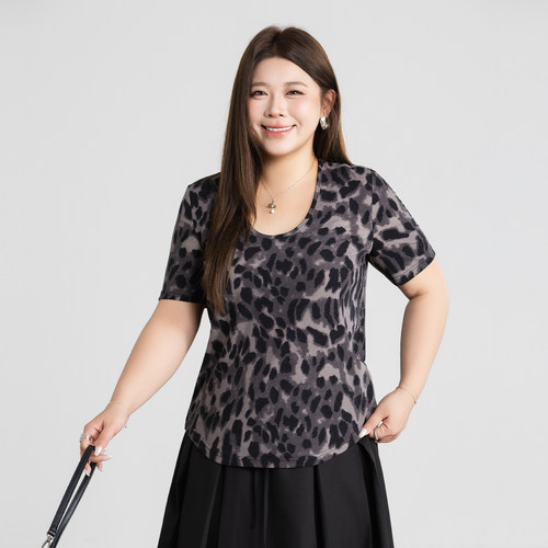 大码女装U领豹纹T恤显瘦百搭