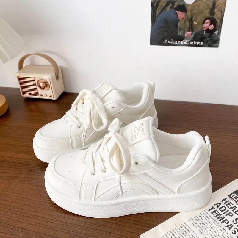 Thick soled simple comfortable shoes for women in spring aut