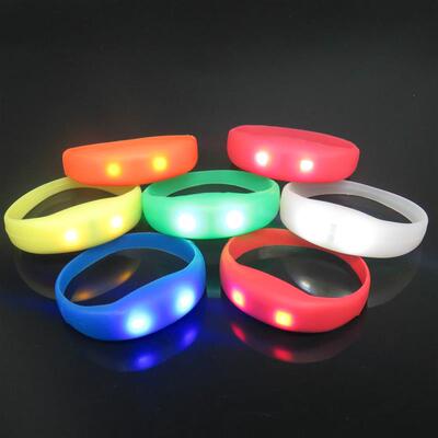 The luminous hand-ring music festivals help vibrate flash si