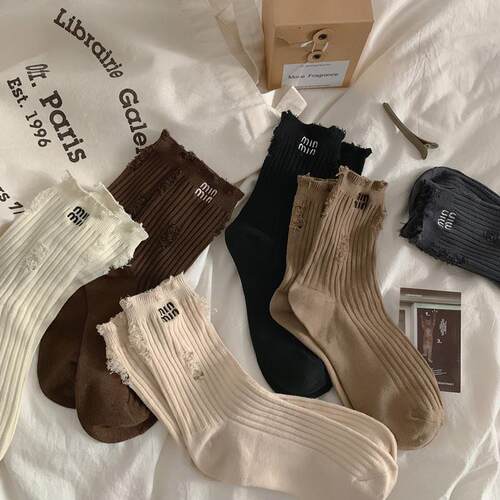 Blank stockings are soaked in spring and fall cotton stockin