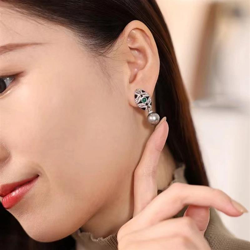 High-level Artdeco is like a gray pearl in Tahiti, black dro