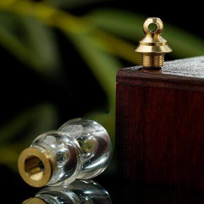 Crystal can beamed with a crystal garb of sandy bottles of g