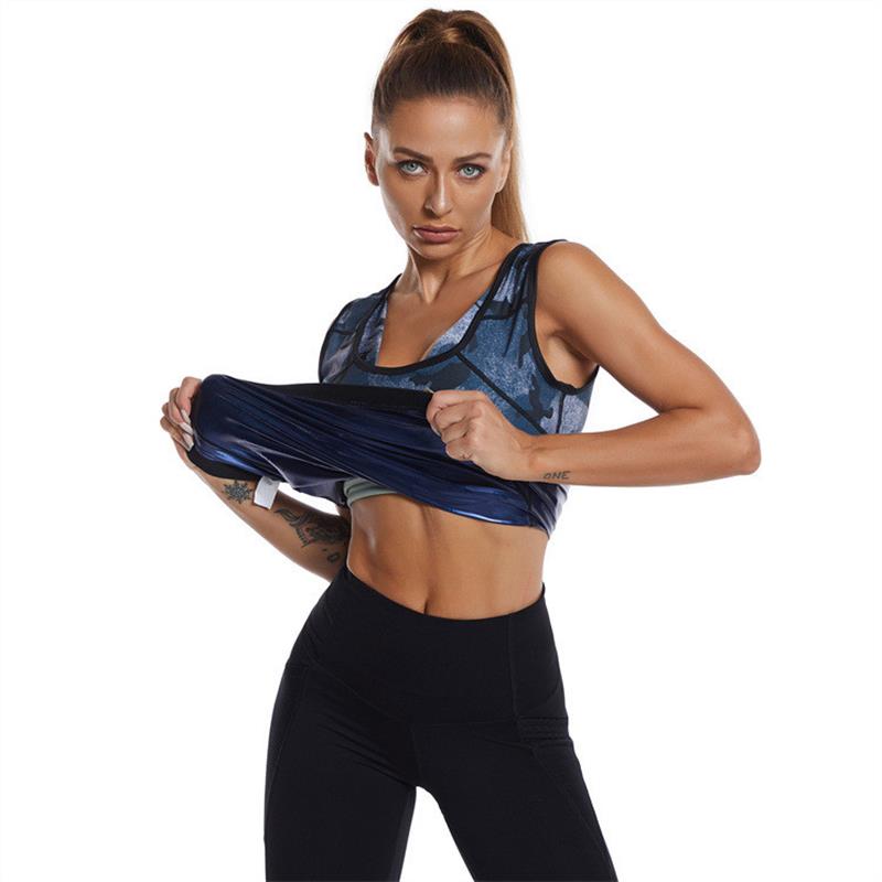 A womans sports yoga dress is in her belly, and shes sweat