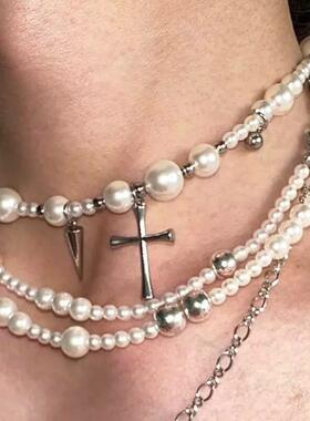 The unorthodox pearl long necklace has a lot of high-sense,