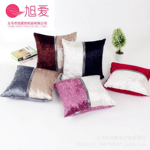 Fashion is about to comb the fuzzy pillow against the cushio