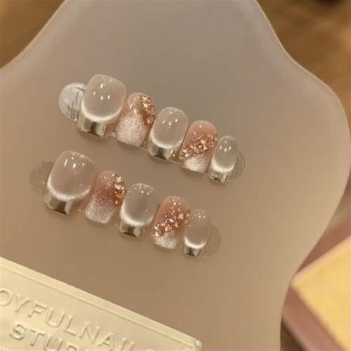 Little Red Book mirrors are designed in the autumn and winte