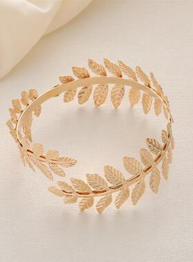 Cross-trade iron handkerchiefs, Euro-American gold leaf-shap