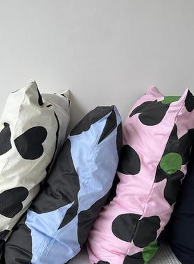Inswind bedrooms are equipped with a cotton-printed pillowca