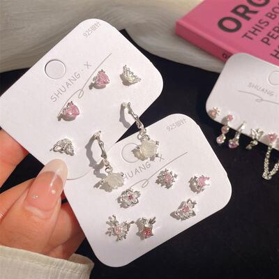 Sweet-cool-ins geometry, pink-coloured silver pins are desi