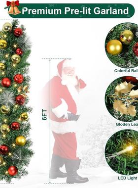 The Christmas wreath 2024 embellishes the garden gate with a