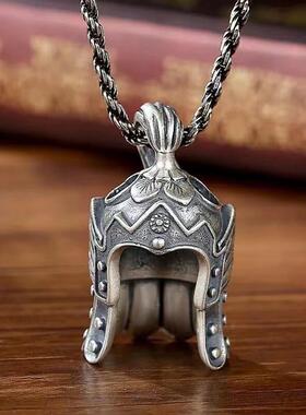 General Wus armor is in the armor of a man with a silver ne