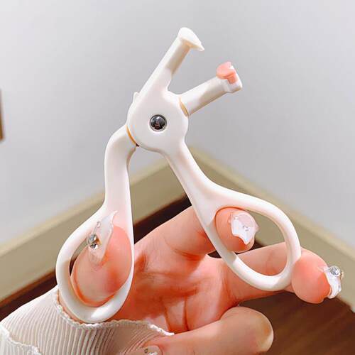 The makeup tool xixi eyelashes with a wide-angled, small and