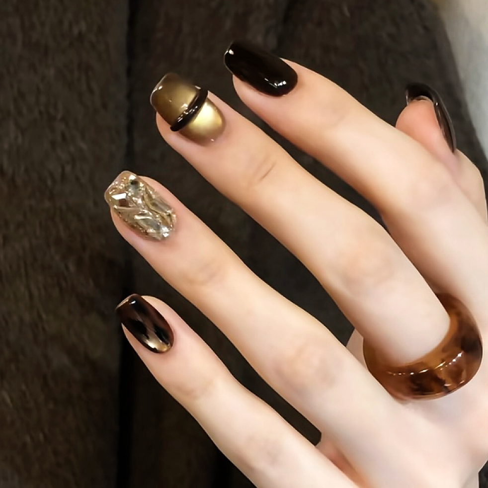 纯手工穿戴美甲短款成品秋冬金光琥珀猫眼碎闪钻显白高级感棕黑纹