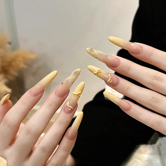 手工穿戴美甲高级精致长款成品鹅黄奶渐变蝴蝶结格纹甜美温柔显白