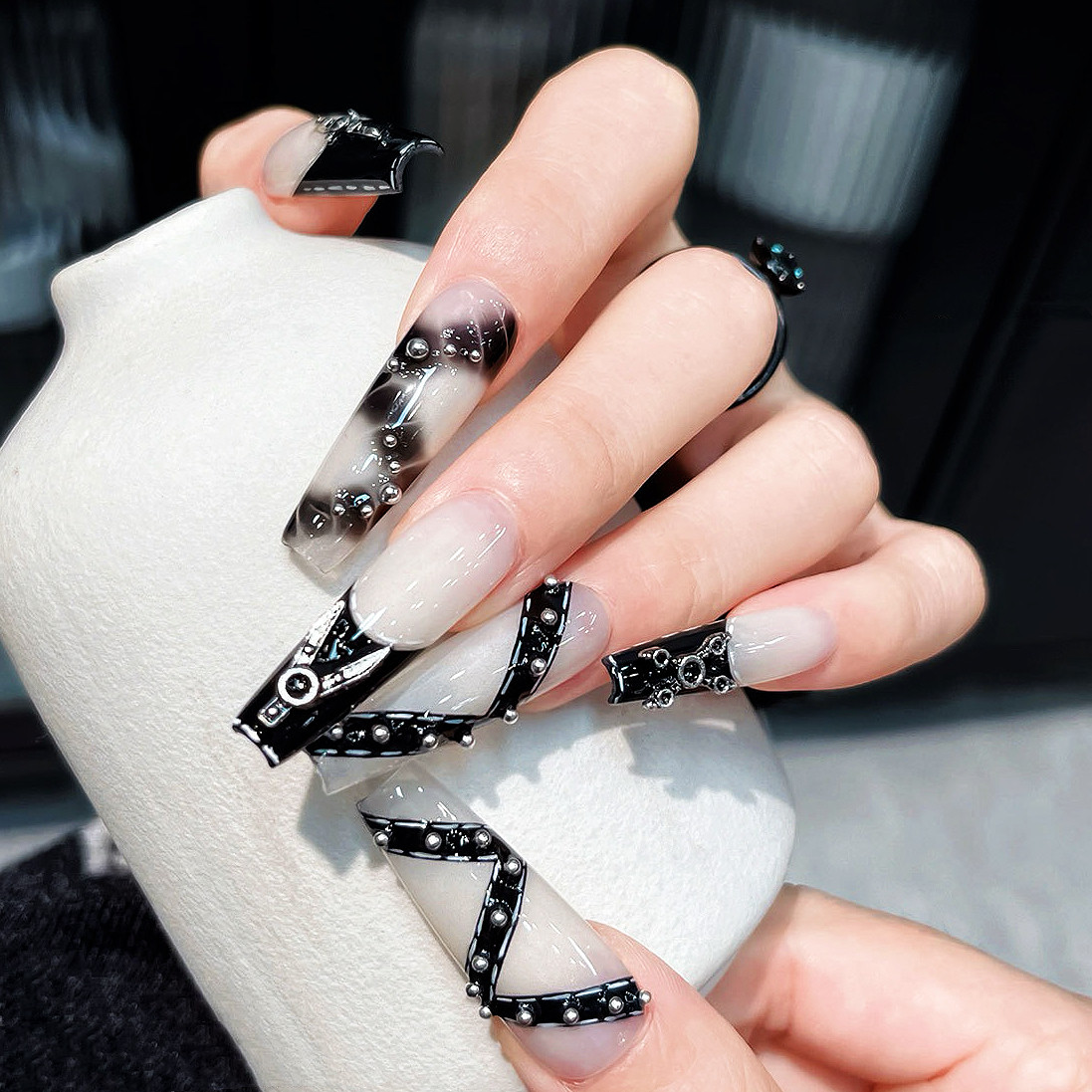 纯手工穿戴美甲成品显白高级长款暗黑金属铆钉哥特法式酷辣欧美冷,彩妆/香水/美妆工具,穿戴甲/甲片,淘宝优惠券,粉丝福利购,淘宝优惠卷