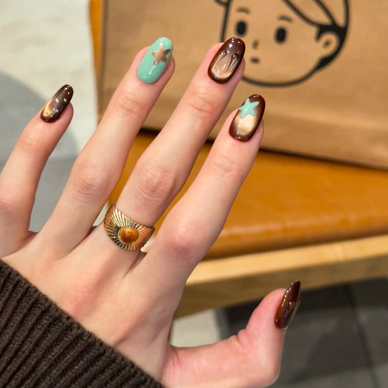 咖啡拿铁纯手工穿戴美甲短款成品红棕金光晕染秋冬猫眼薄荷蓝绿星