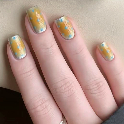 纯手工穿戴美甲成品短款显白高级温柔秋冬蛋黄腮橘银闪蓝波点百搭