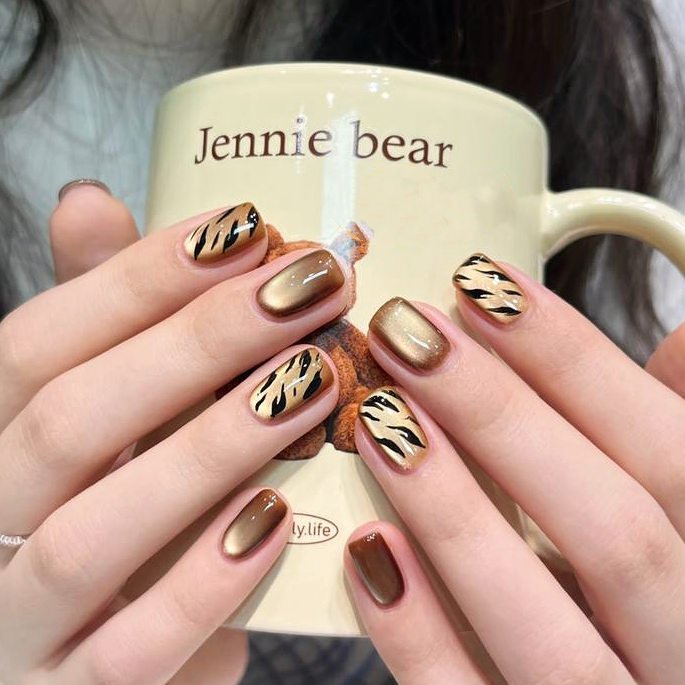 纯手工穿戴美甲短款成品复古猫眼豹纹金棕咖显白高级温柔秋冬款简