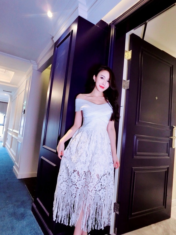 网红同款一字肩拼接玫瑰绣花刺绣长裙连衣裙爆款显瘦