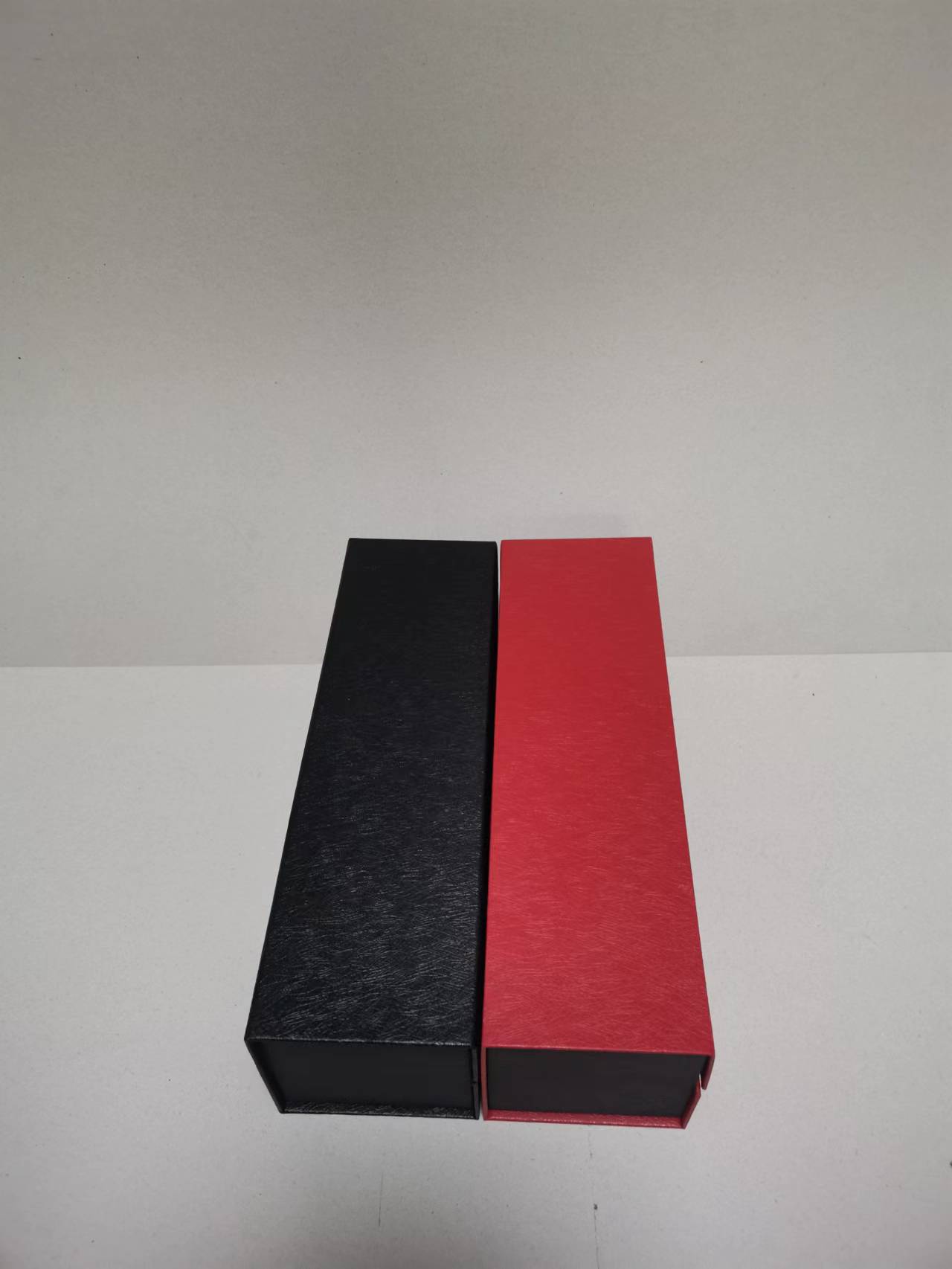 33*10*10红色黑色礼品盒葡萄酒