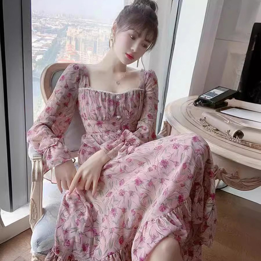 春秋款女搭配微胖设计感轻奢长裙子女神范高腰修身显瘦碎花连衣裙