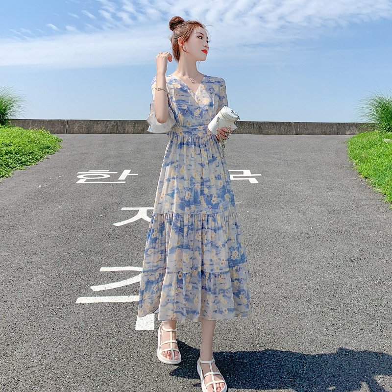 蓝色碎花雪纺短袖连衣裙女2026夏新款气质收腰显瘦茶歇水墨印花裙