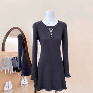 小个子穿搭高级感灰色镂空针织连衣裙女秋冬季内搭修身收腰短裙子
