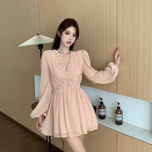 法式复古深V纯欲风小个子钉珠泡泡袖高腰显瘦减龄甜美短款连衣A裙