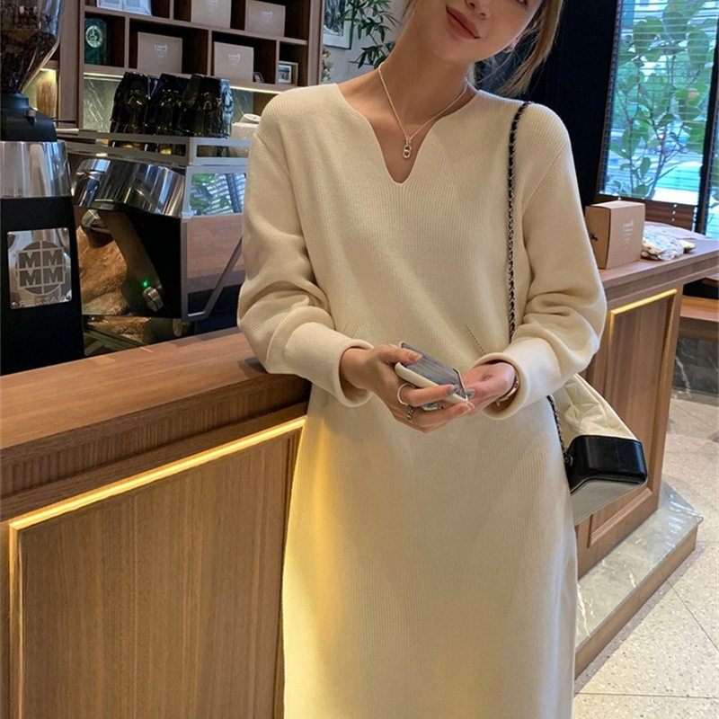 法式设计感V领毛衣连衣裙中长款