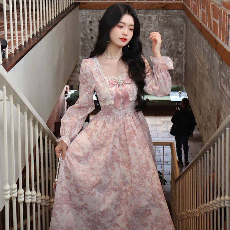 法式甜美碎花长袖连衣裙女秋季高级感气质长裙收腰温柔风仙女裙子