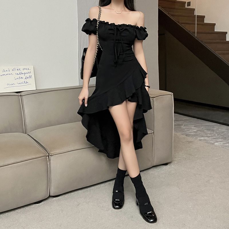 黑色荷叶边不规则时尚潮流连衣裙女夏季新款一字肩收腰性感裙子女
